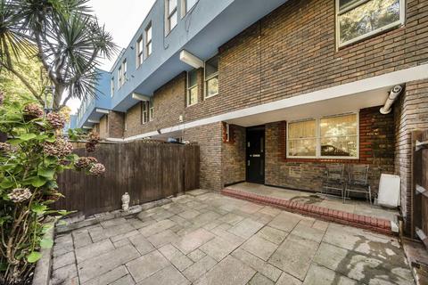 3 bedroom maisonette for sale, Islay Walk, London N1