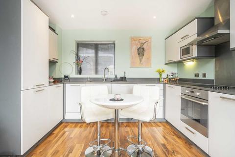 2 bedroom flat for sale, Copenhagen Street, London N1