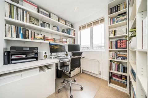 3 bedroom flat for sale, Baxter Road, London N1