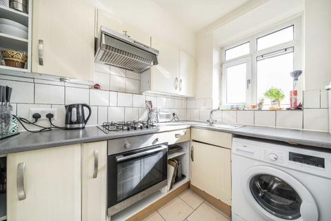 4 bedroom flat for sale, Mayville Estate, London N16