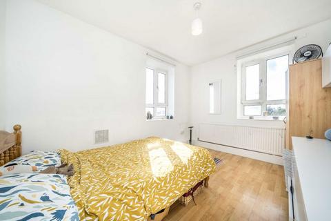 4 bedroom flat for sale, Mayville Estate, London N16