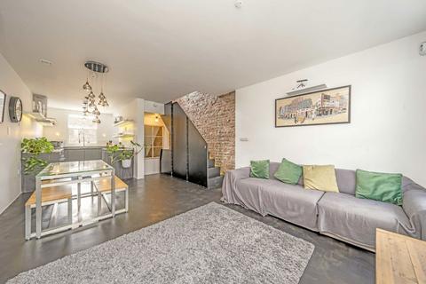 3 bedroom flat for sale, Essex Road, London N1