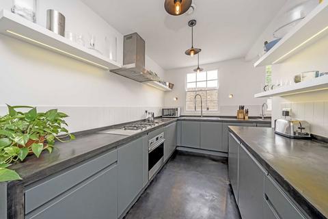 3 bedroom flat for sale, Essex Road, London N1