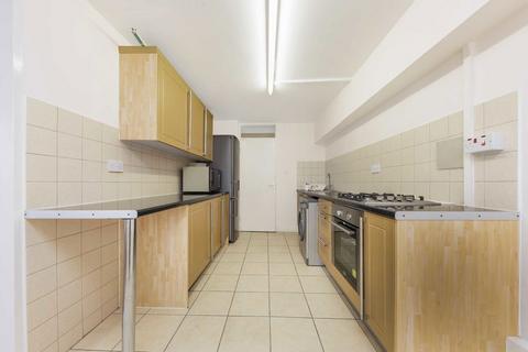 2 bedroom flat to rent, St. Peter's Way, London N1