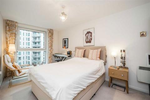 1 bedroom flat for sale, St. George Wharf, London SW8