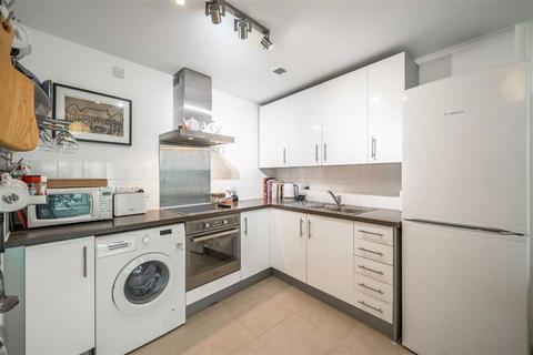 1 bedroom flat for sale, St. George Wharf, London SW8