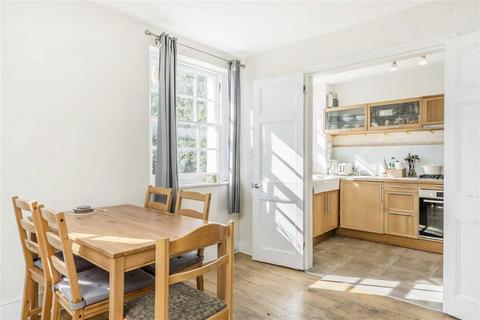 2 bedroom flat for sale, Surrey Square, London SE17