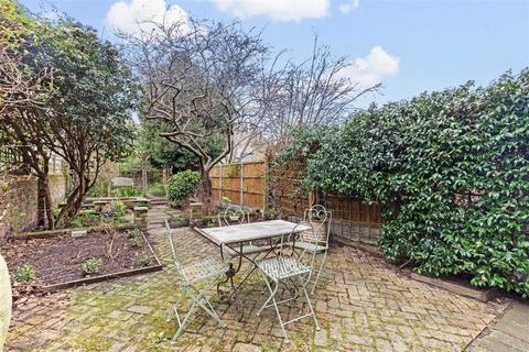 4 bedroom terraced house for sale, Surrey Square, London SE17