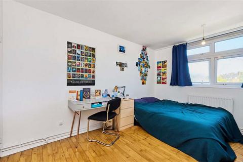 3 bedroom flat for sale, Lorrimore Square, London SE17