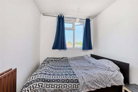 3 bedroom flat for sale, Lorrimore Square, London SE17