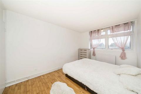 3 bedroom flat for sale, Lorrimore Square, London SE17