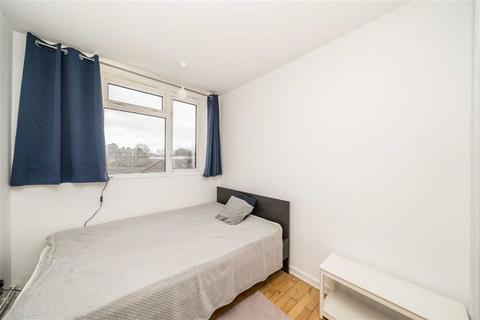 3 bedroom flat for sale, Lorrimore Square, London SE17