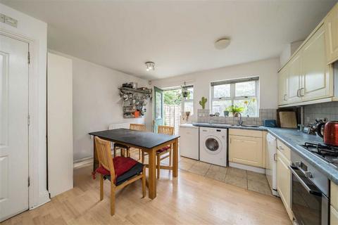 4 bedroom house for sale, Turner Close, London SW9