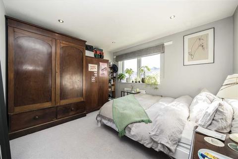 undefined, Hemp Walk, London SE17