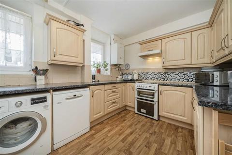 4 bedroom flat for sale, Meadow Road, London SW8