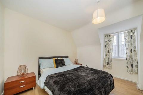 4 bedroom flat for sale, Meadow Road, London SW8