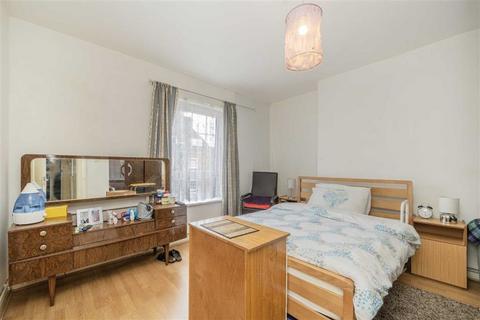 4 bedroom flat for sale, Meadow Road, London SW8