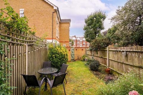 3 bedroom house for sale, Clapham Road, London SW9