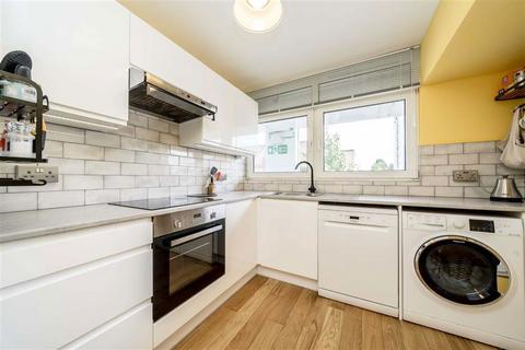 3 bedroom flat for sale, Brandon Estate, London SE17