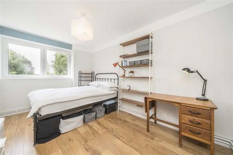 3 bedroom flat for sale, Brandon Estate, London SE17