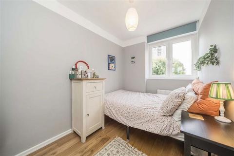 3 bedroom flat for sale, Brandon Estate, London SE17