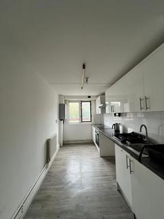 2 bedroom flat to rent, Debden House