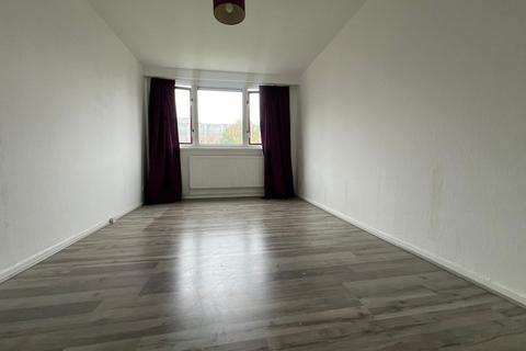 2 bedroom flat to rent, Debden House