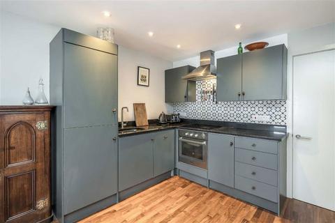 2 bedroom flat for sale, Claylands Place, London SW8