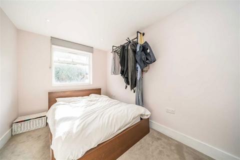 2 bedroom flat for sale, Claylands Place, London SW8