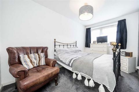 3 bedroom flat for sale, Lorrimore Road, London SE17