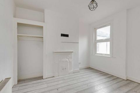 25 Ambleside Road, London, NW10 3UH