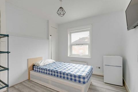 25 Ambleside Road, London, NW10 3UH