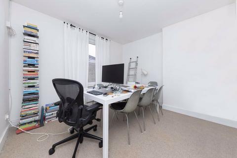 2 bedroom flat for sale, College Road, London NW10