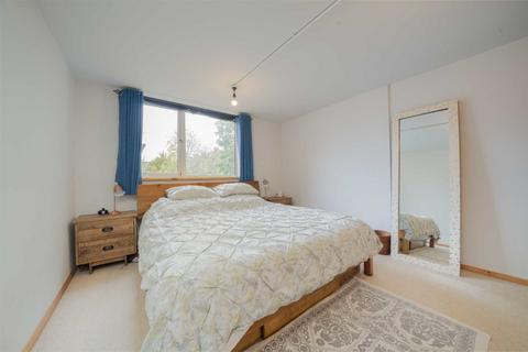 4 bedroom flat for sale, Onslow Close, London W10