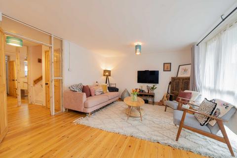 4 bedroom flat for sale, Onslow Close, London W10