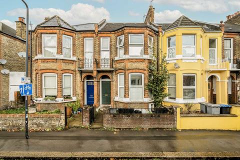 2 bedroom flat for sale, Bathurst Gardens, London NW10