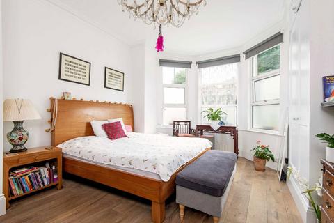 2 bedroom flat for sale, Crownhill Road, London NW10