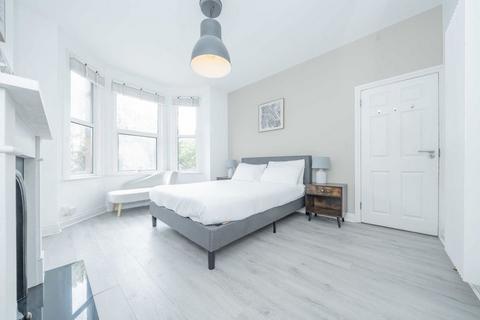 4 bedroom flat for sale, Furness Road, London NW10