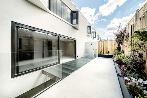 4 bedroom house for sale, Rigeley Mews, London NW10