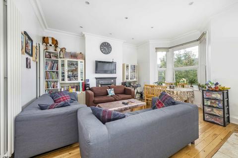 2 bedroom flat for sale, Wendover Road, London NW10