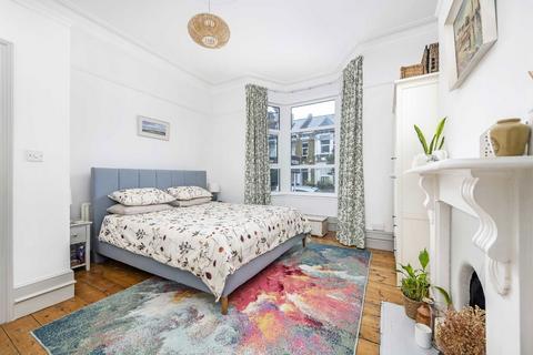 2 bedroom flat for sale, Wendover Road, London NW10