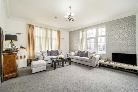 2 bedroom flat for sale, Kings Parade, London NW10