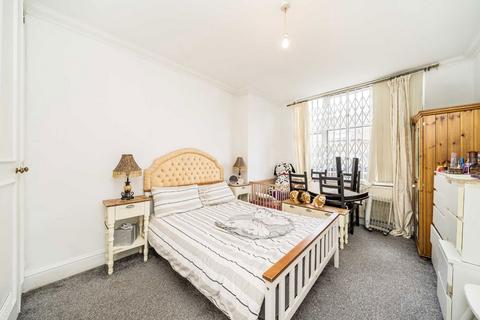 2 bedroom flat for sale, Kings Parade, London NW10