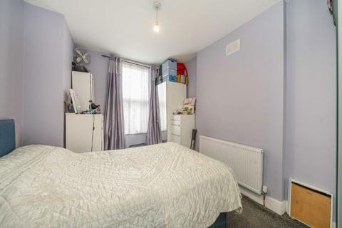 2 bedroom flat for sale, Harlesden Gardens, London NW10