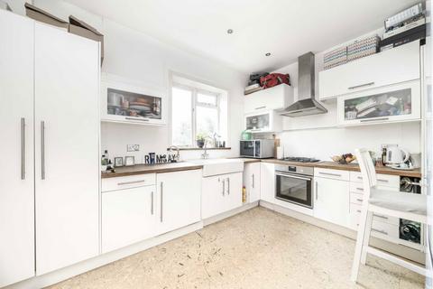 2 bedroom flat for sale, Caversham Road, London NW5