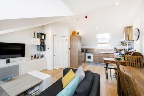 2 bedroom flat for sale, Haverstock Hill, London NW3