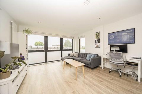 2 bedroom flat for sale, Centric Close, London NW1