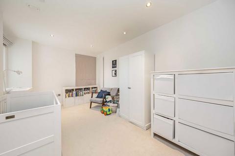 2 bedroom flat for sale, Centric Close, London NW1