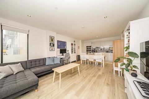 2 bedroom flat for sale, Centric Close, London NW1