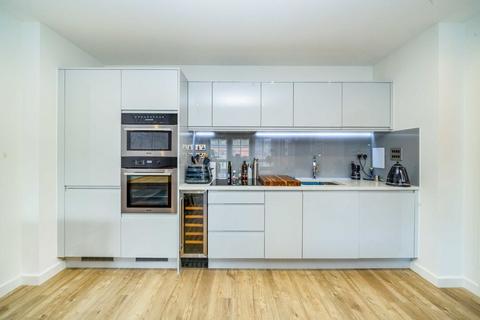 2 bedroom flat for sale, Centric Close, London NW1